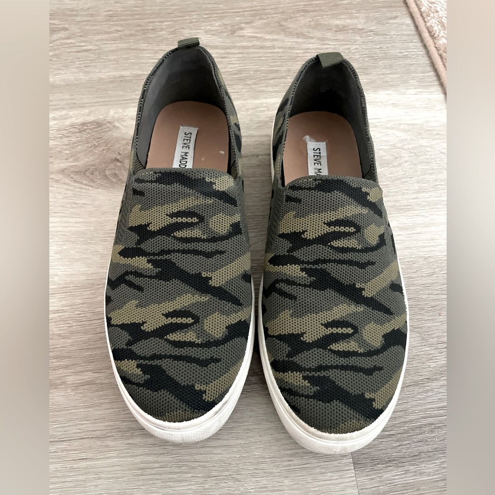 Steve Madden Maygee camp platform slip-on